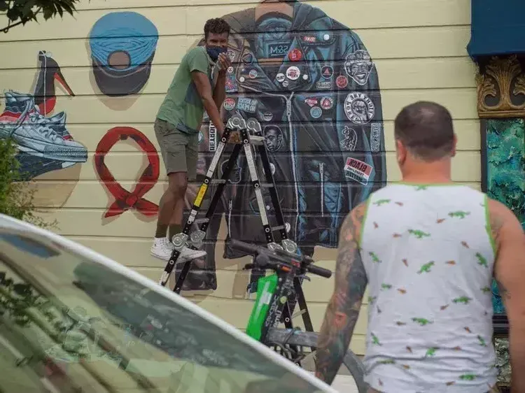 小Serge Gay painting his mural last year